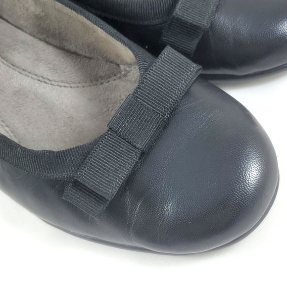 Aerosoles Playhouse Black Leather Bow Round Toe Pumps 2.5" Heels - Picture 13 of 15